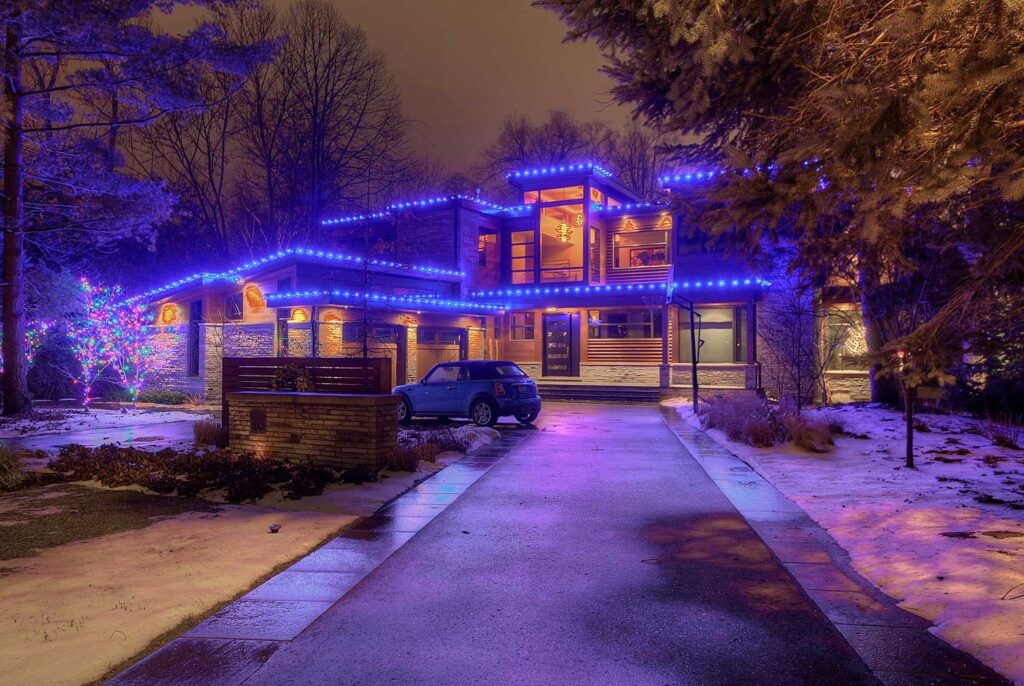 blue-holiday-roof-top-lights