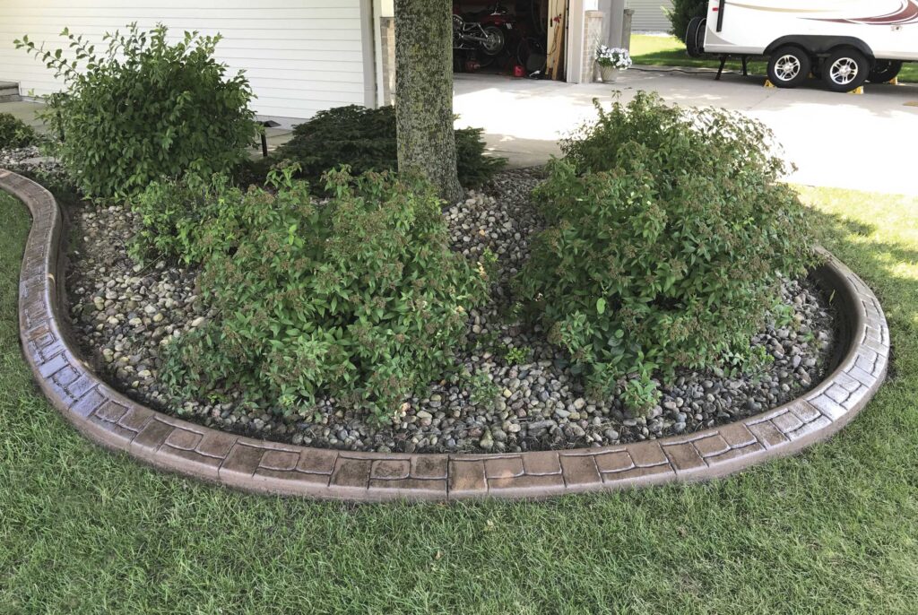 tree-shrub-bed-concrete-edging